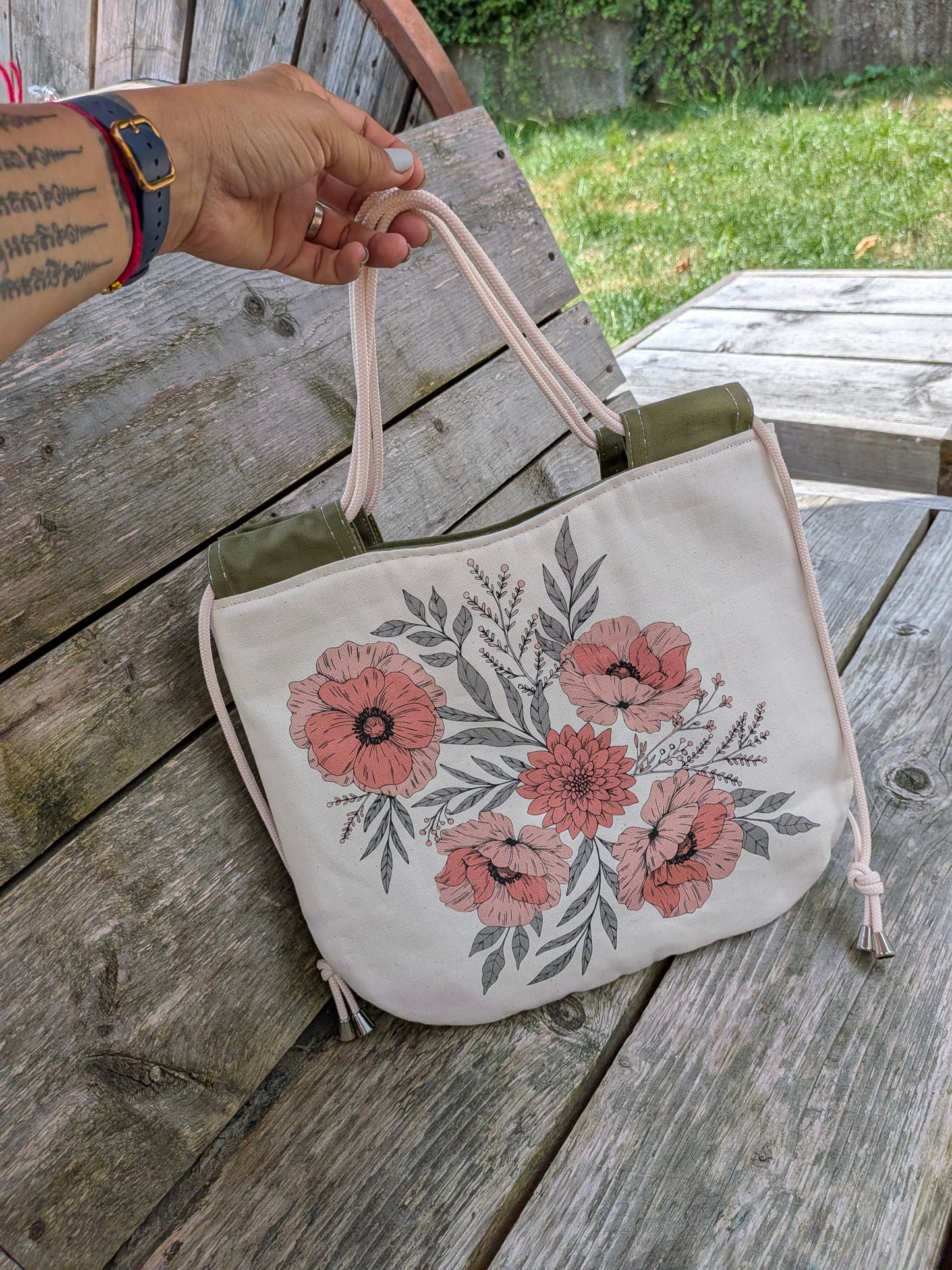 Le sac Sororité - Fleurs - Kaki