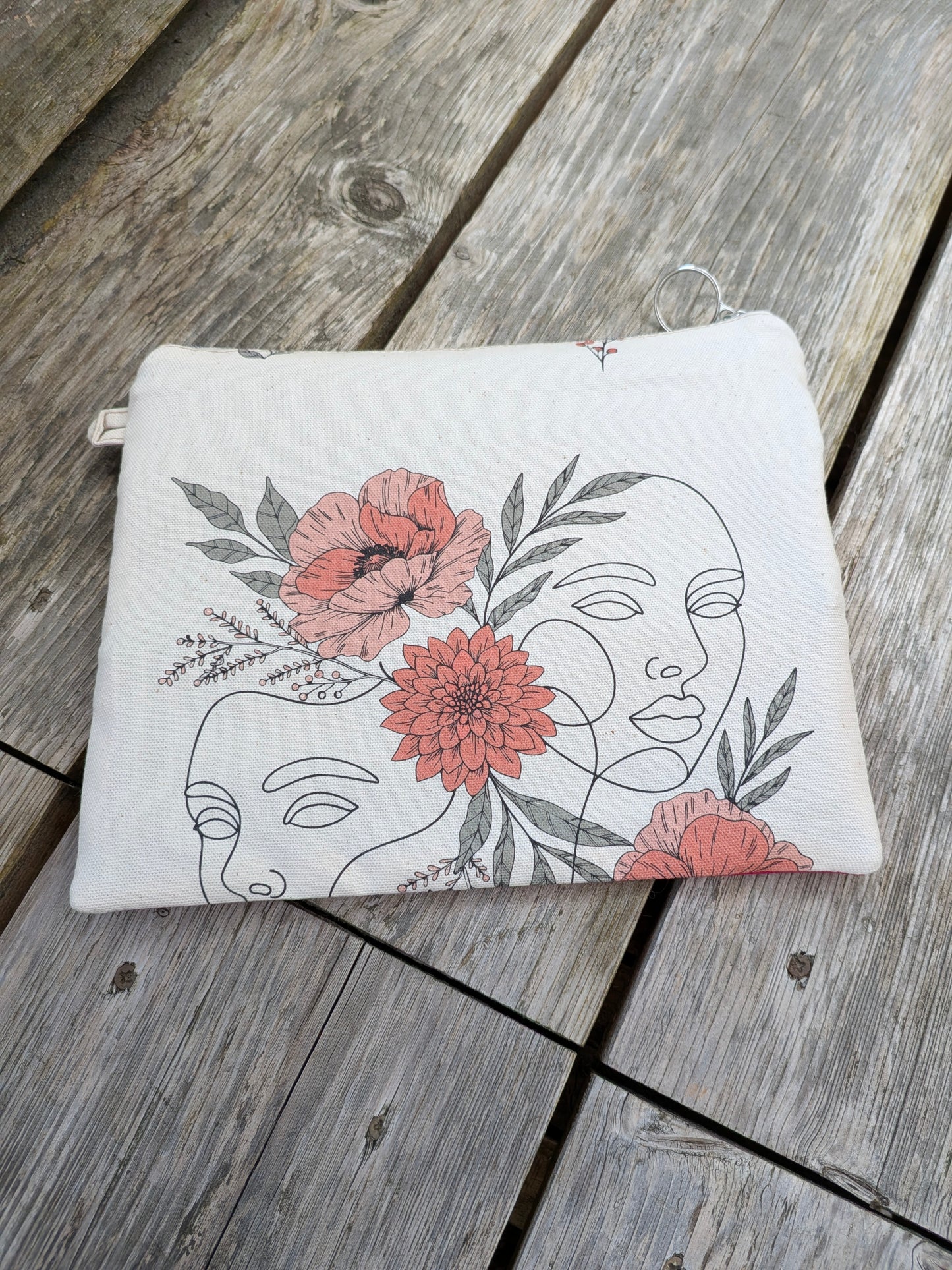 La pochette Zip Sororité - Fin de tissu - 2 femmes - Kaki