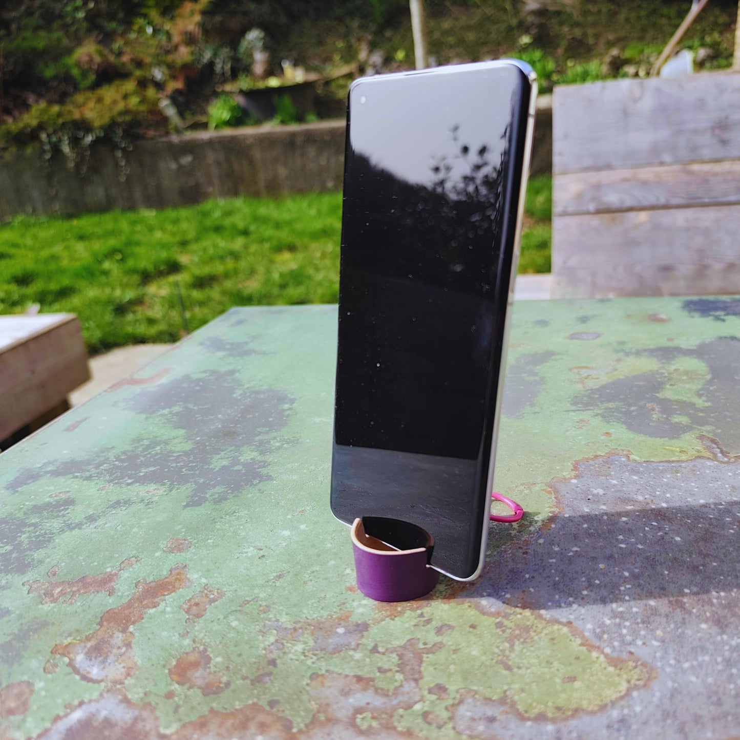 L’Astuce Nomade – support téléphone en cuir