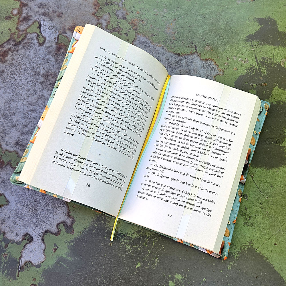Créer votre étui à livre ouvert - L'étui qui tient votre livre ouvert - Tissu 3D